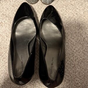 Bandolino Women's Glossy Black Heels
